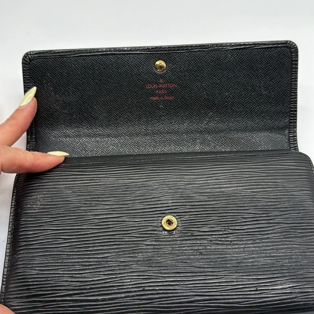 Louis Vuitton Epi Porte Tresor International Wallet Black